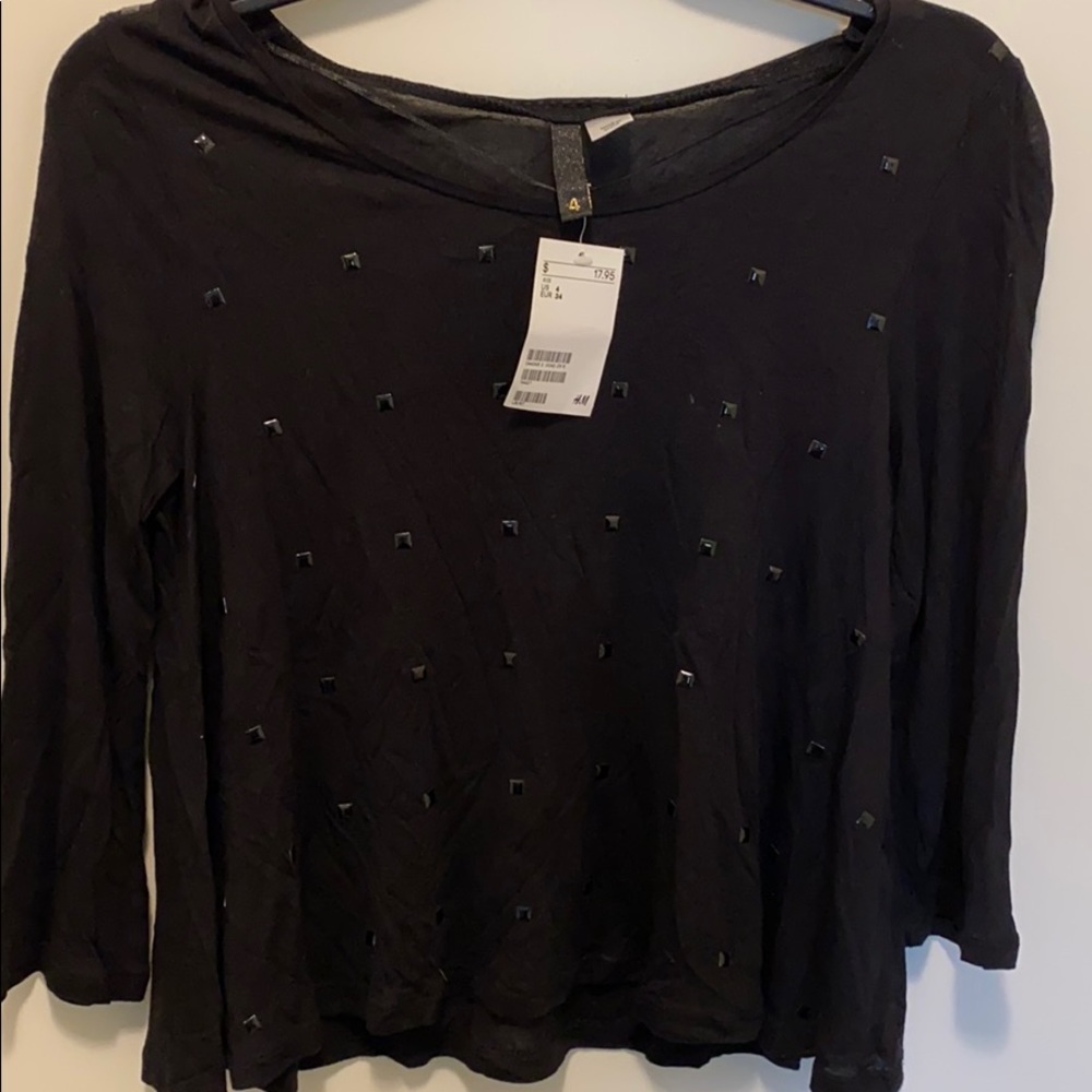 BRAND NEW CROP TOP WITH DETAIL